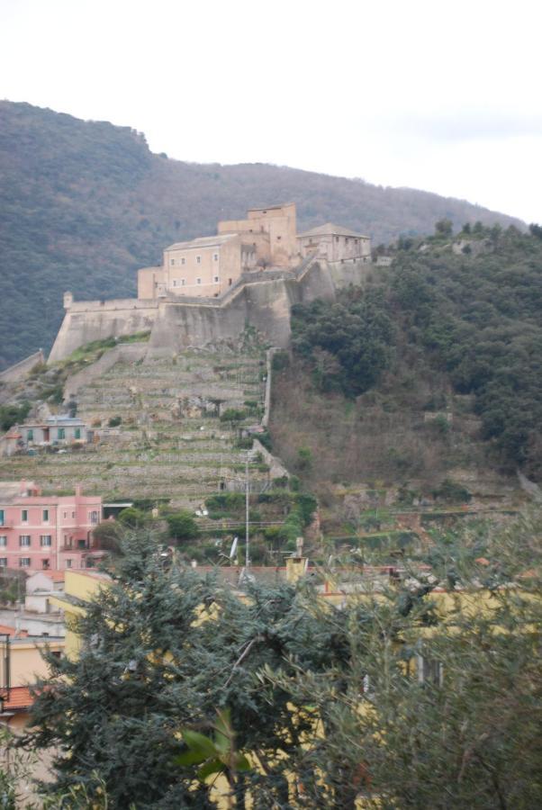 Апартаменты Guardando Il Castello Финале Лигуре Экстерьер фото